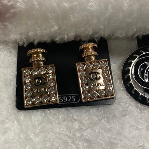 2 pairs of beautiful earrings